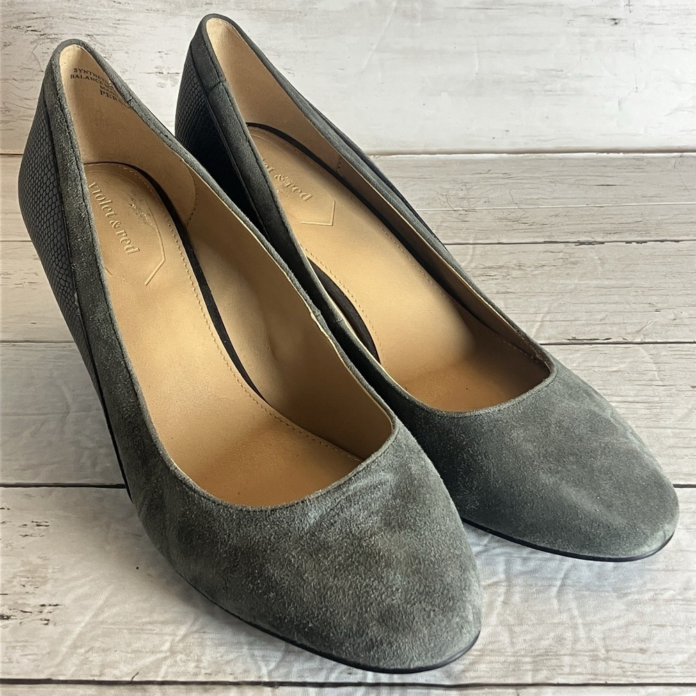 Violet & Red Wedges Womens 9‎ M Gray Black Leather Suede Heels Persia Embossed